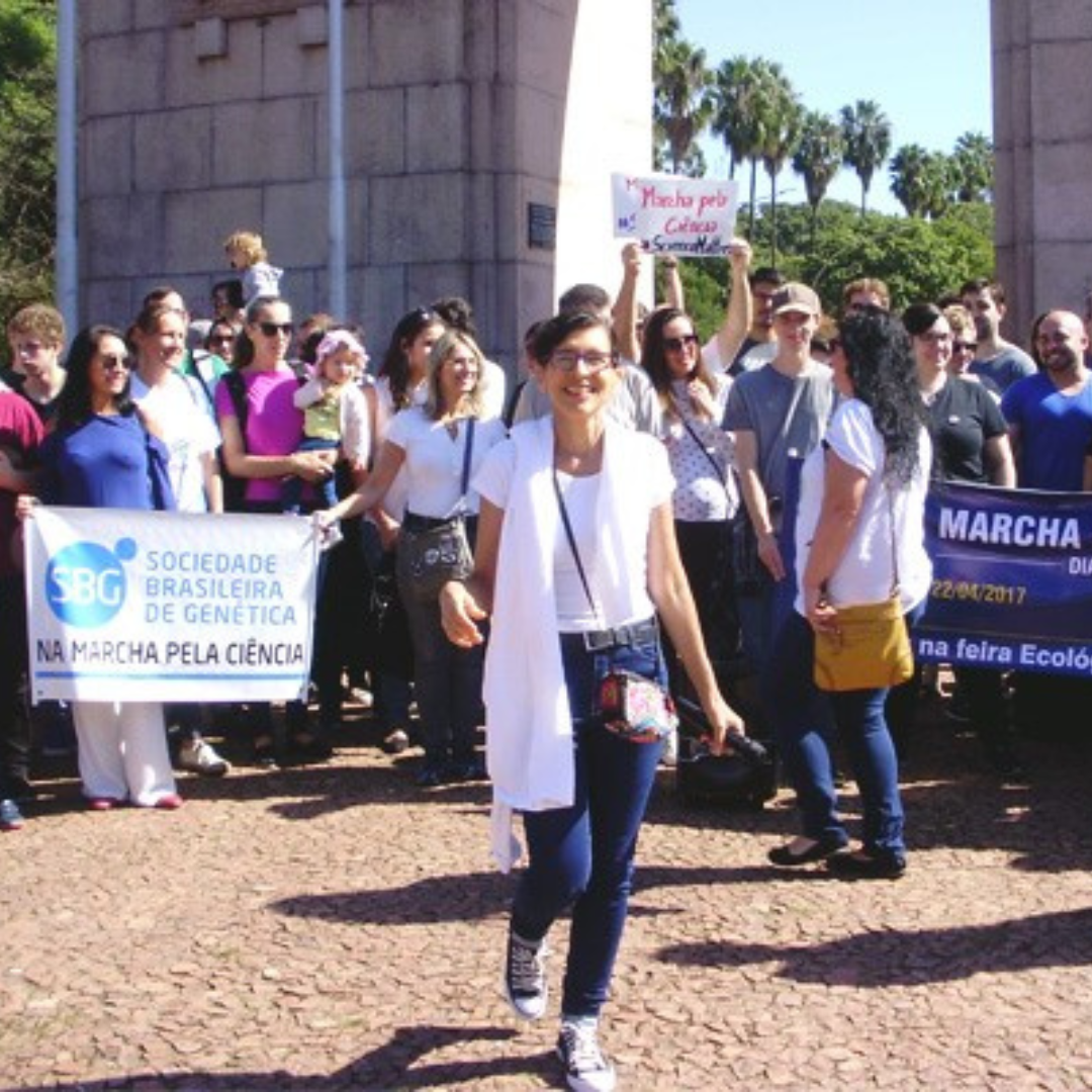 Marcia na Marcha pela Ciência com a Sociedade Brasileira de Genética.